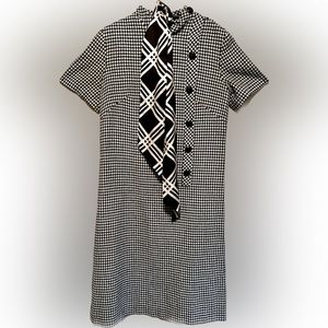 Awesome vintage MOD houndstooth mini!😍